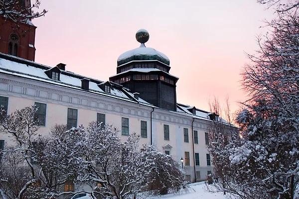 Museum Gustavianum i Uppsala i vinterskrud
